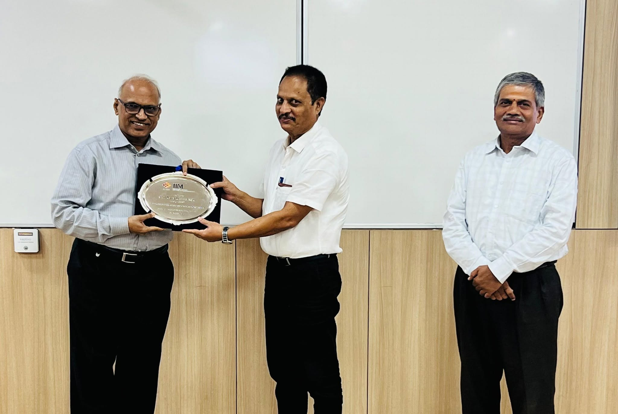 IIM Visakhapatnam felicitates head of project on retirement